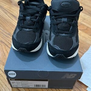 New Balance 2002R black noir 11W